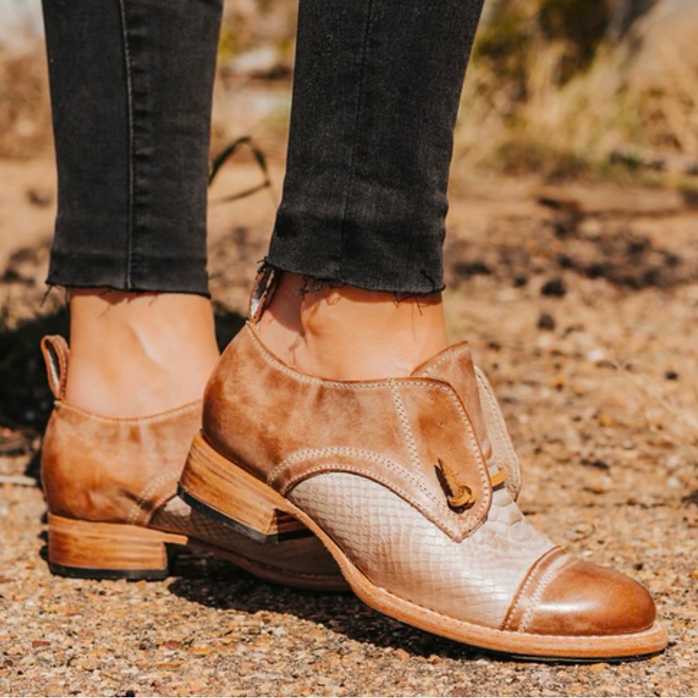 Freebird Two-Tone Brown Leather Flats MABEL size 7